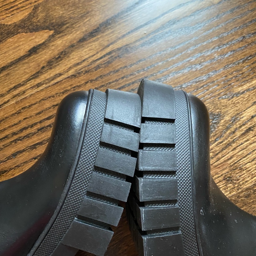 🌺☀️HP☀️🌺 𝐋𝐀𝐒𝐓 𝗡𝗪𝗧 𝗭𝗮𝗿𝗮 • High Shaft Treaded Sole Boots - Picture 17 of 17